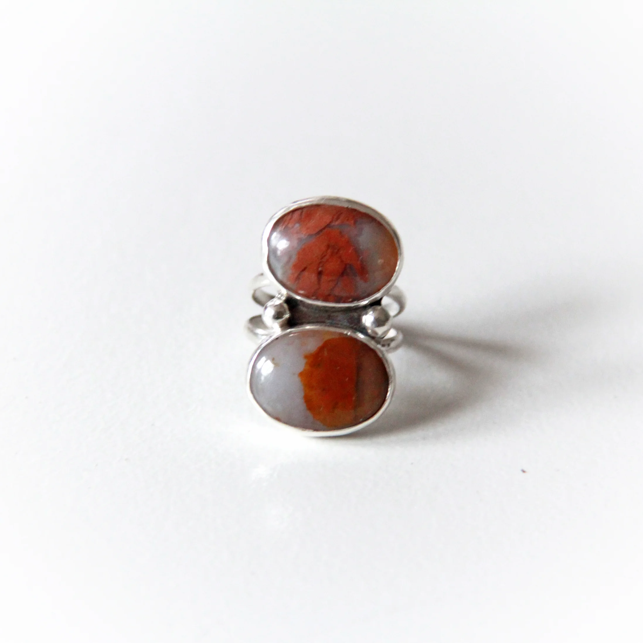 PLUME AGATE AND STERLING SILVER. SIZE 7. DAY ELEVEN RING. 