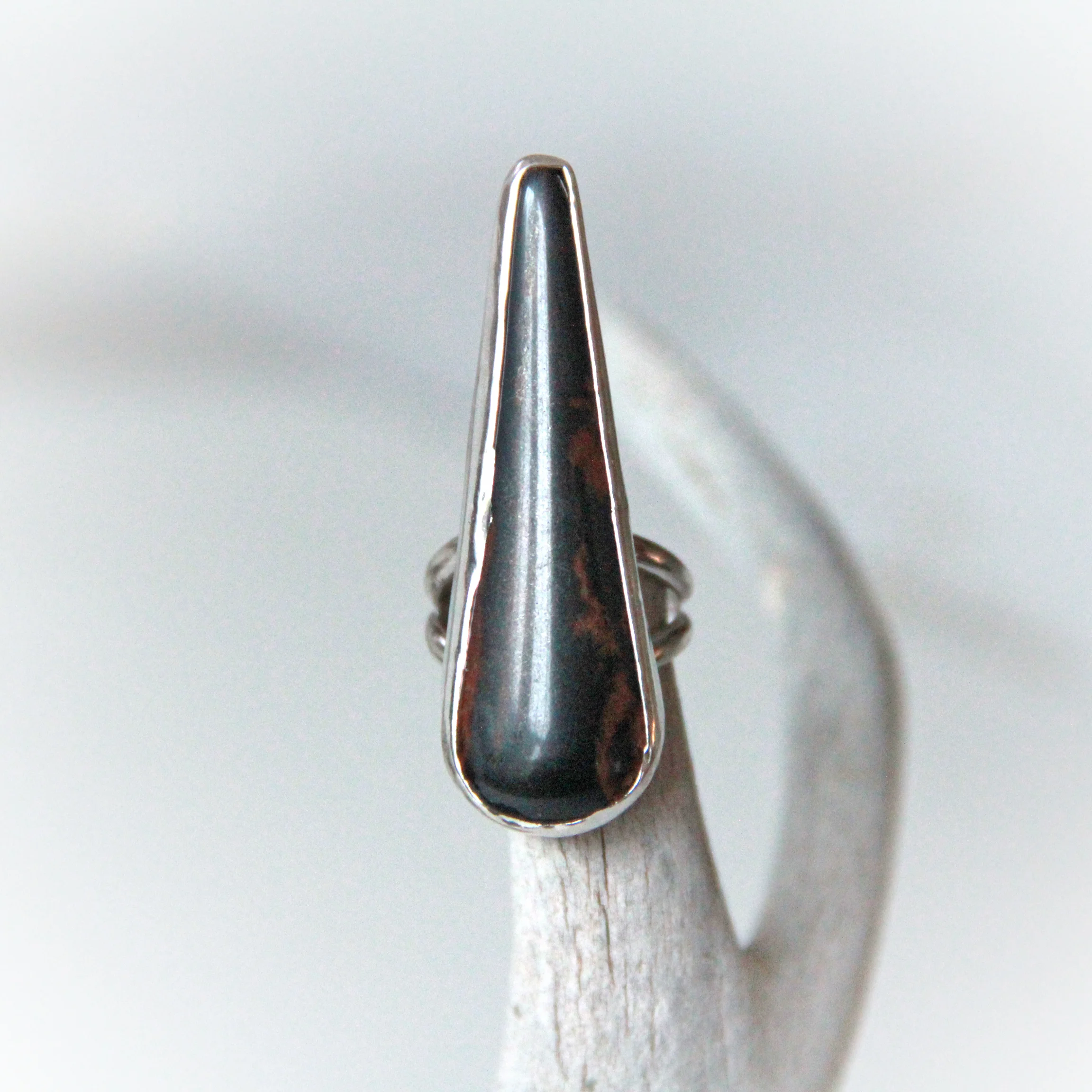 MAHOGANY OBSIDIAN AND STERLING SILVER. SIZE 7. DAY TWENTY-TWO RING. 