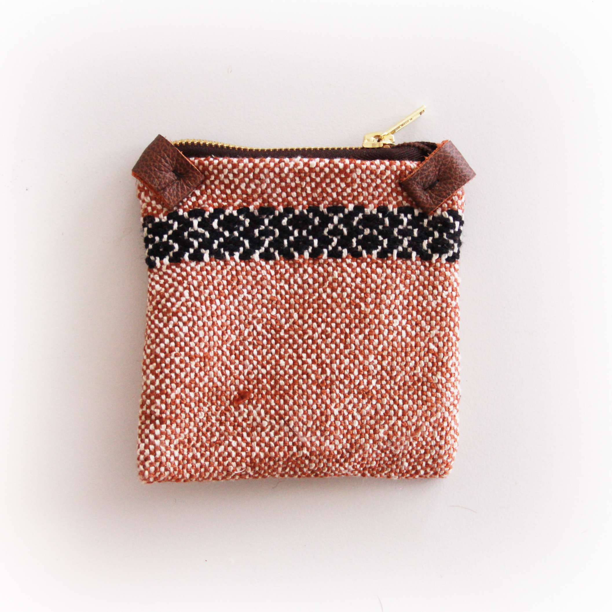 HANDWOVEN ZIPPER POUCH 03