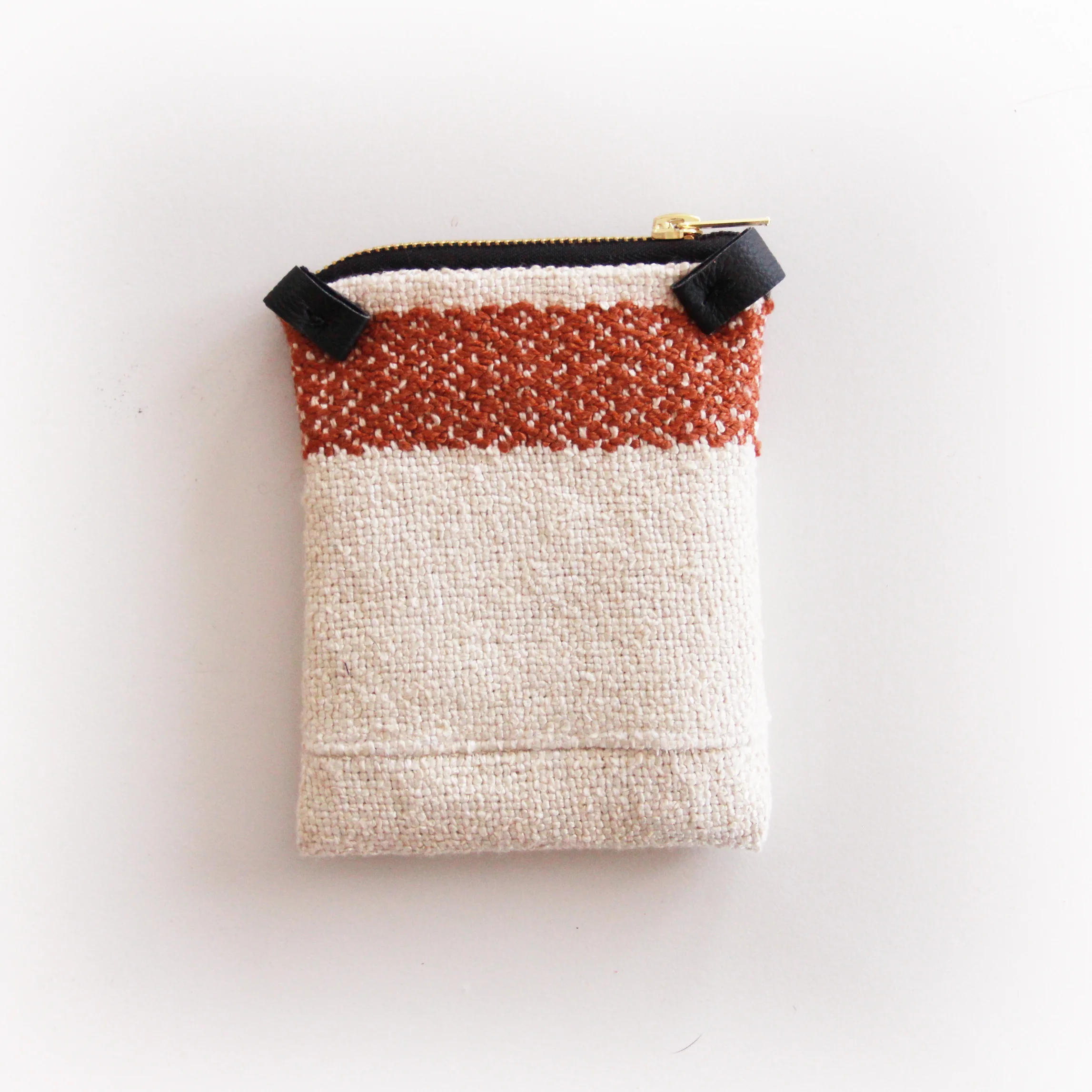 HANDWOVEN ZIPPER POUCH 04