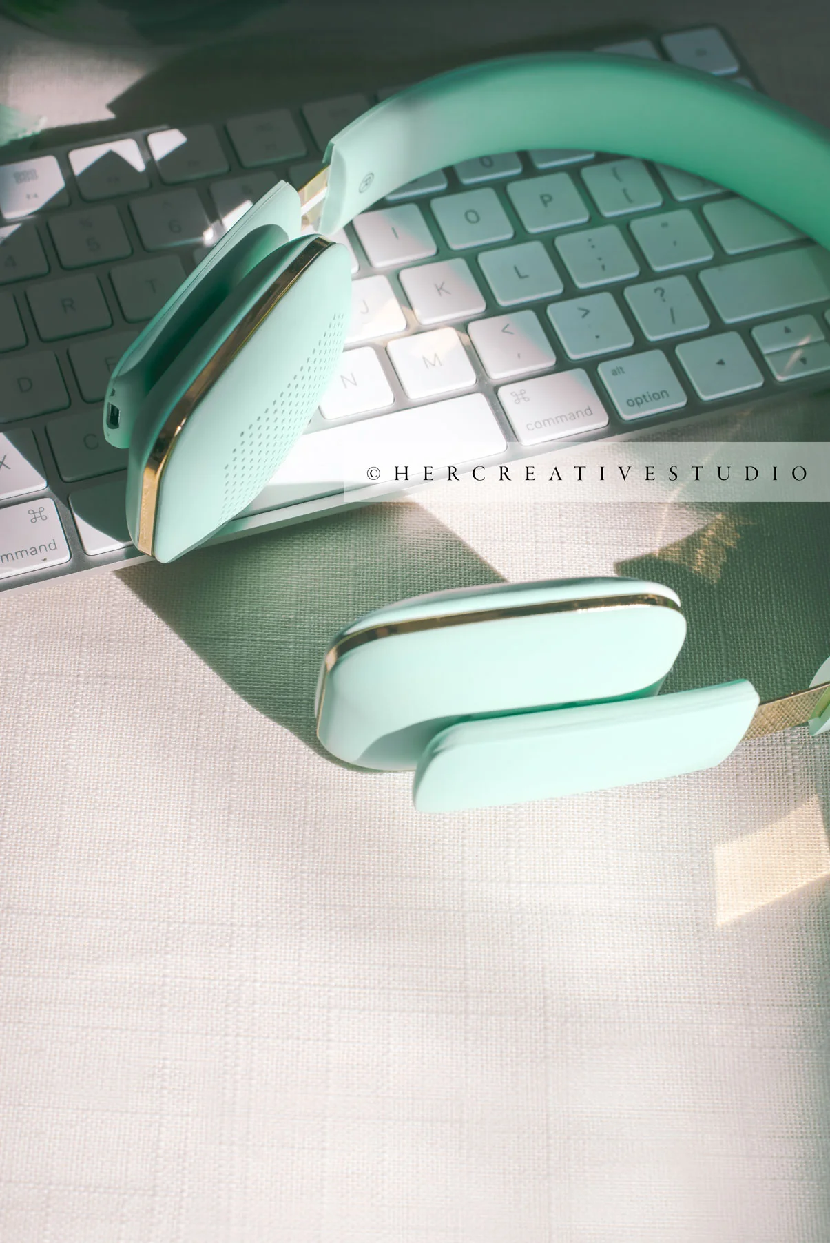 Mint-Headphones-Sunlight IE.jpg