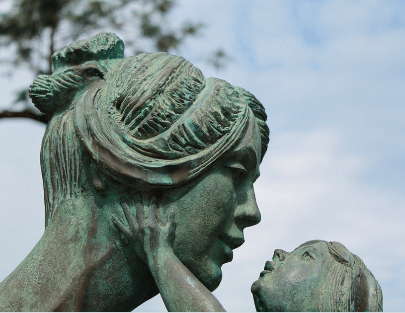 Mother baby statue.png