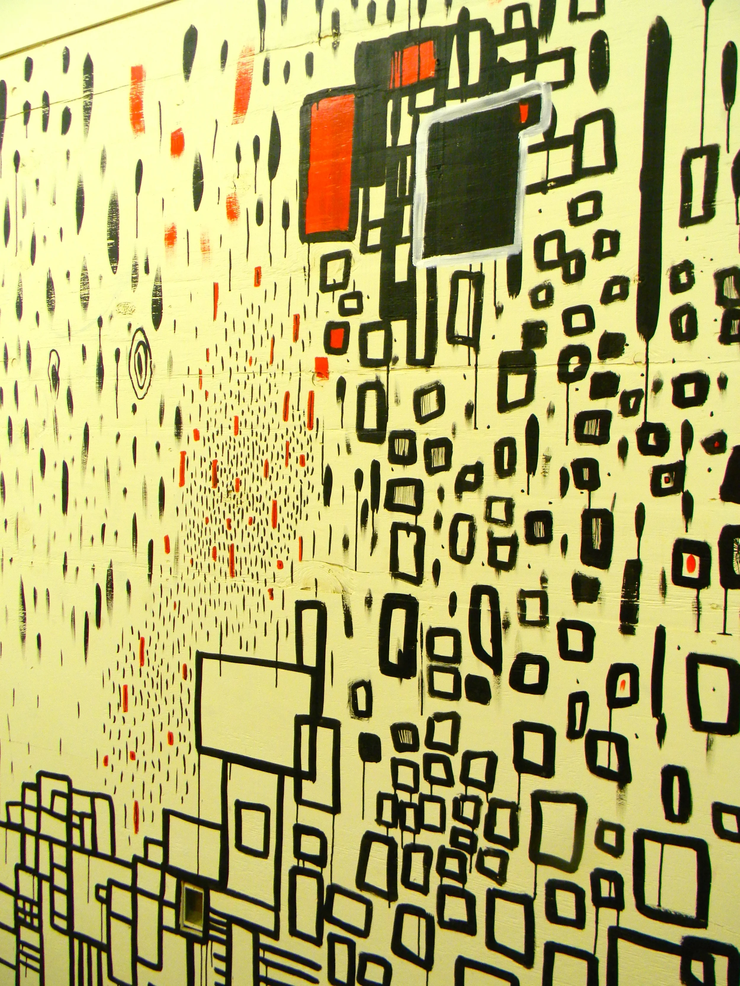   At 2nd Avenue Storage, you'll see art covering the walls. Thanks to students from Space One Eleven, 2nd Avenue Storage fosters a creative atmosphere.&nbsp;  