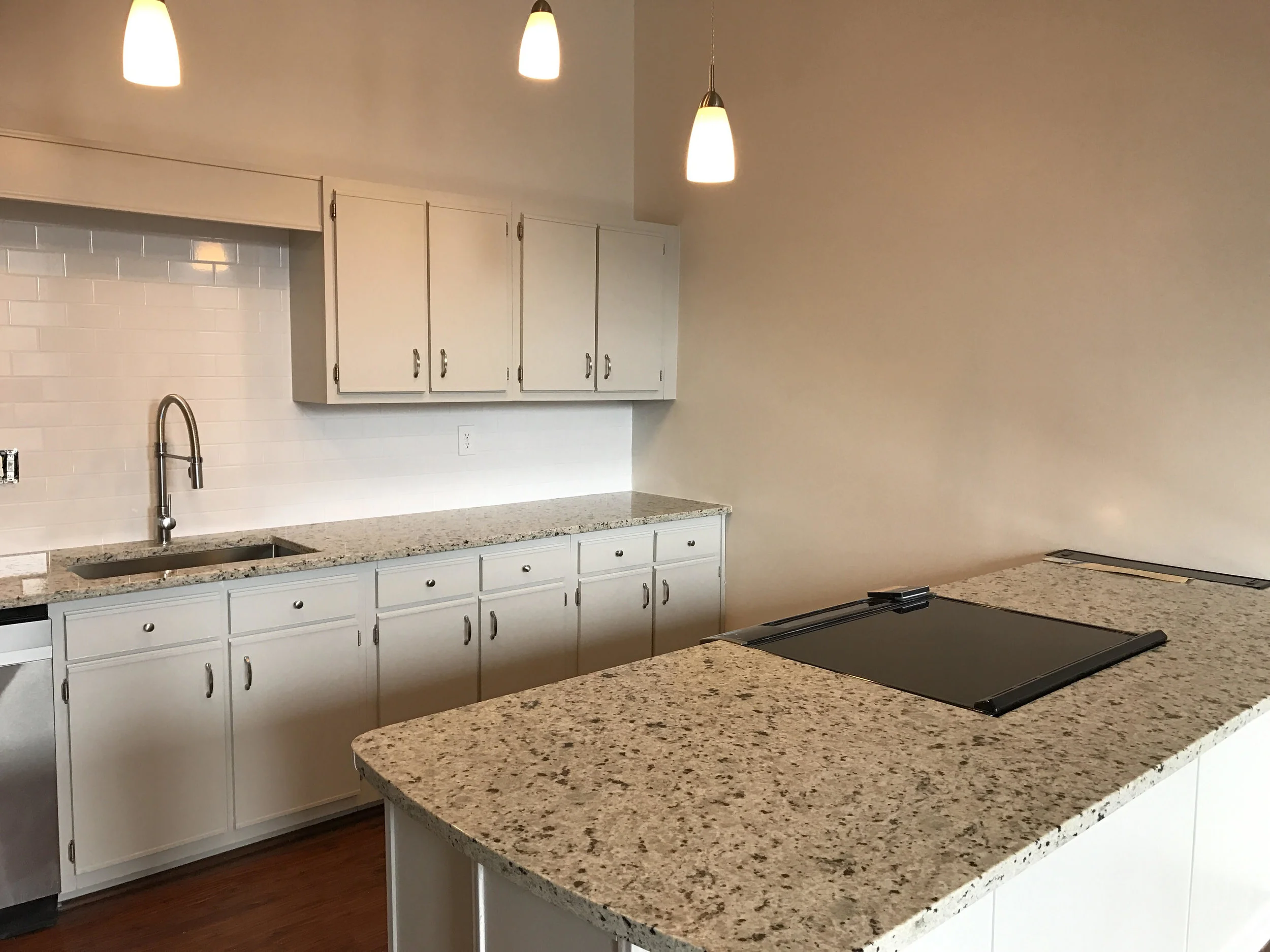 Kitchen 2.jpg