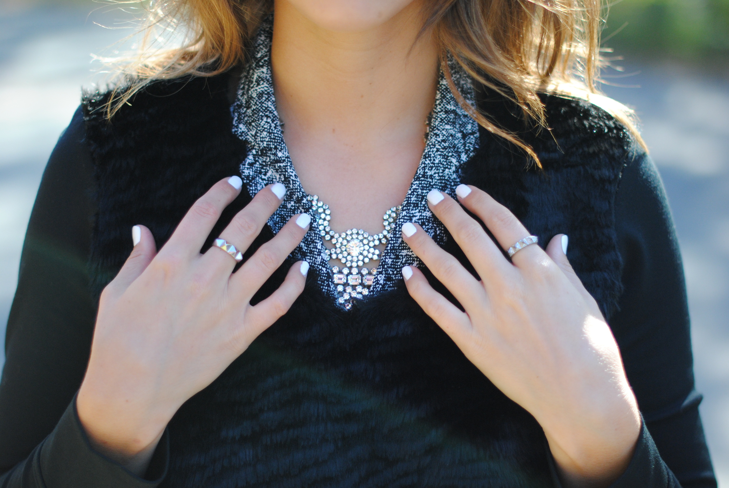 Dannijo necklace BCBG stud rings (sold out), alternative here and here