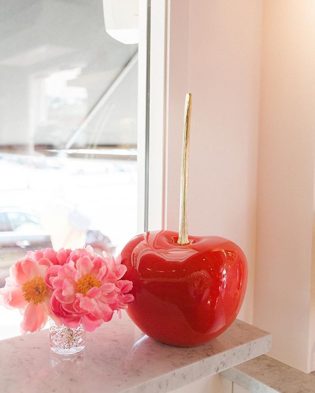 Cherries forever. 🍒 #twinkandsis // Photo @jennaelbow // Cherry @arteriorshome // Venue @angelinialimentari