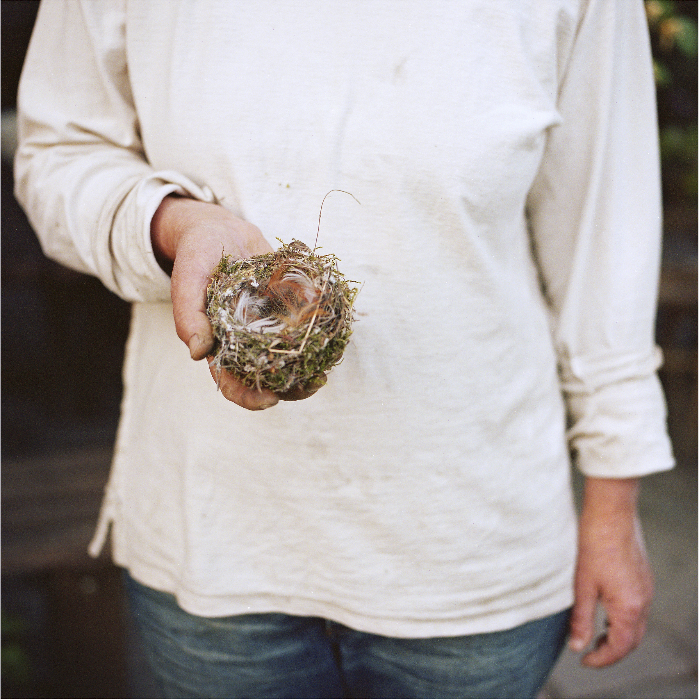  Silvana, baker/ Prignano Italy Silvana has a tiny farm amongst the rolling hills in a small town outside of Modena. She lives in a rambling house that one time housed five families. Centuries have passed and the house is slowly crumbling around her. The house is adorned with dried flowers and found feathers. Shrines to her loved ones can be found hidden all over the property. A baker by trade, Silvanas hands are worn from harvests and brick ovens. Her dedication to preserving natural beauty is inspiring. 