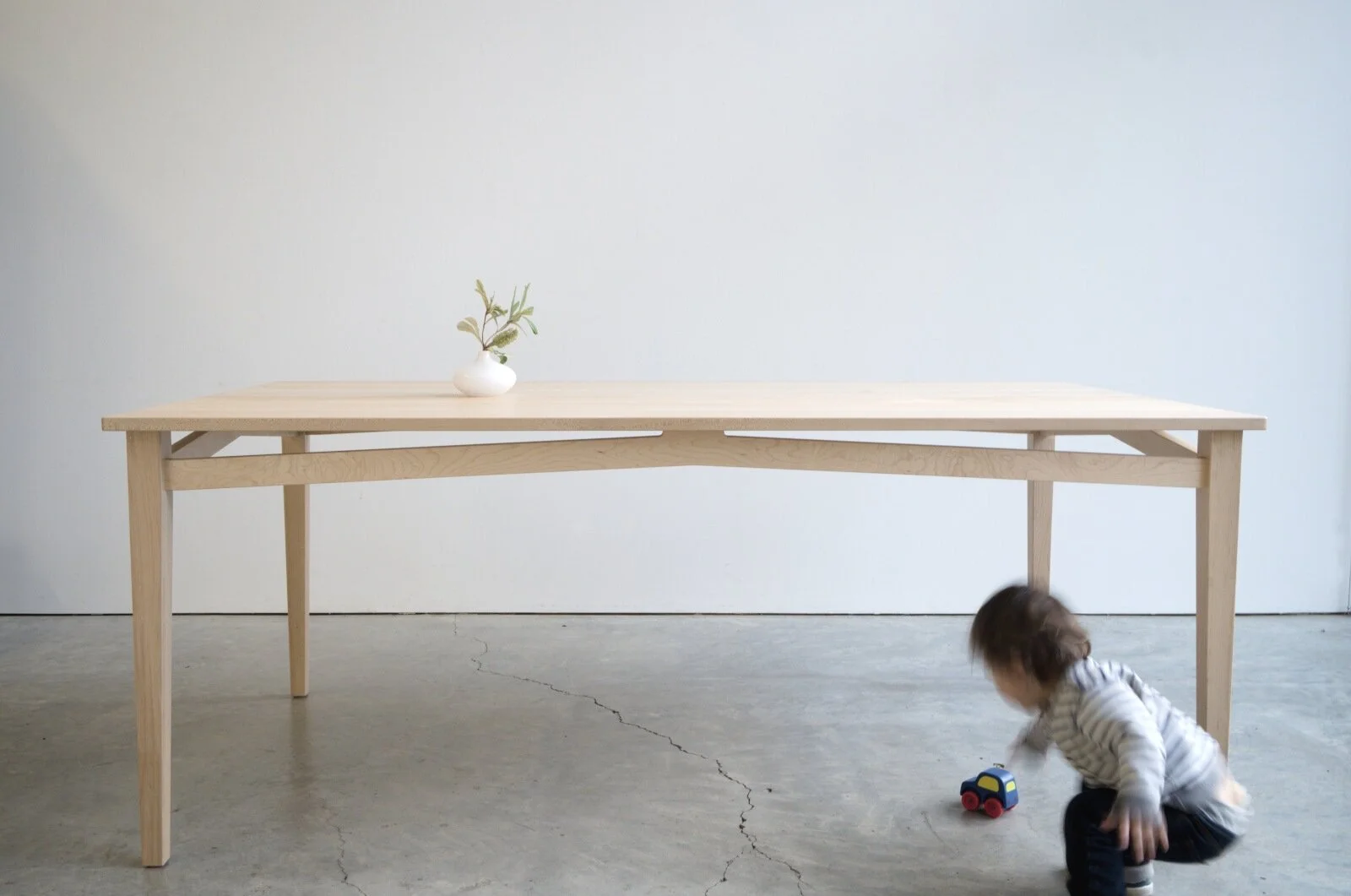 Isla Dining Table