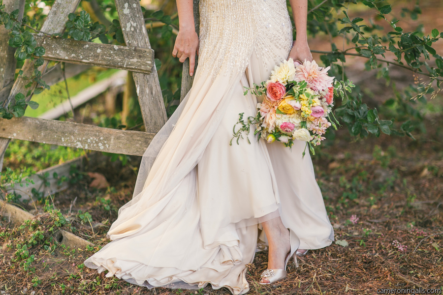 Overflowing bouquet with Dahlias, Garden Roses and Mint