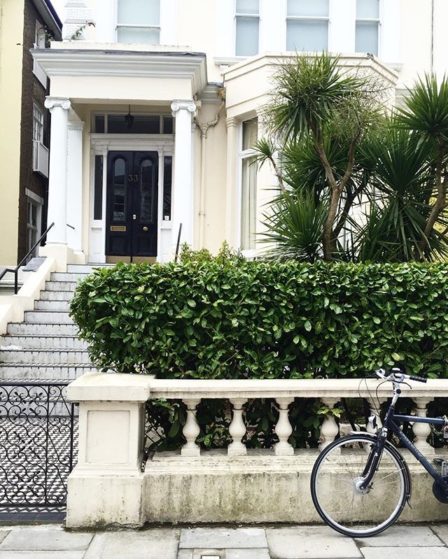 One of the things I love about my new neighbourhood is the beautiful architecture and lush gardens. London is very alluring... #london #architecture #bike #england #uk #village #baywindow #georgian