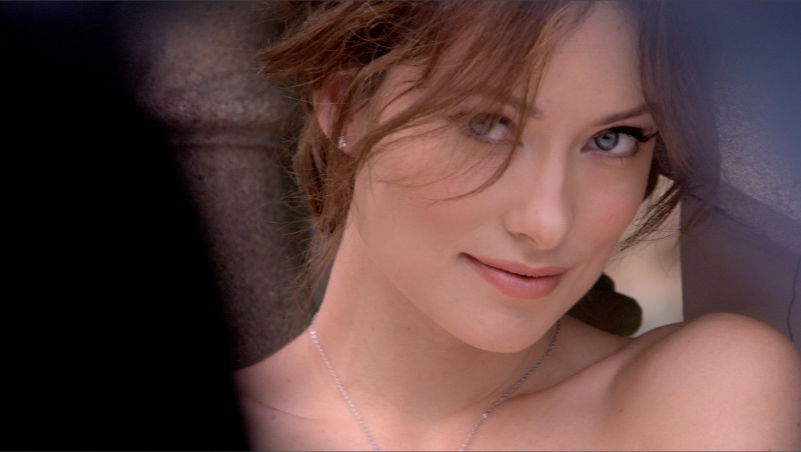 Avon-Olivia-3-flipdhoriz.jpg