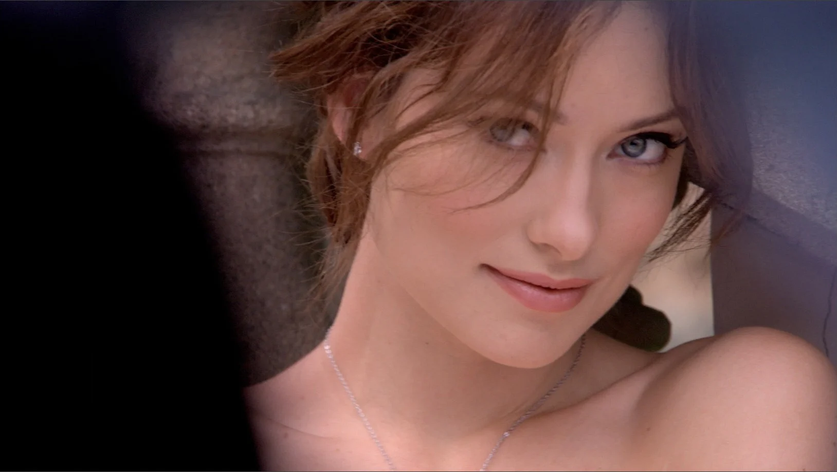 Avon-Olivia-3-flipdhoriz.jpg