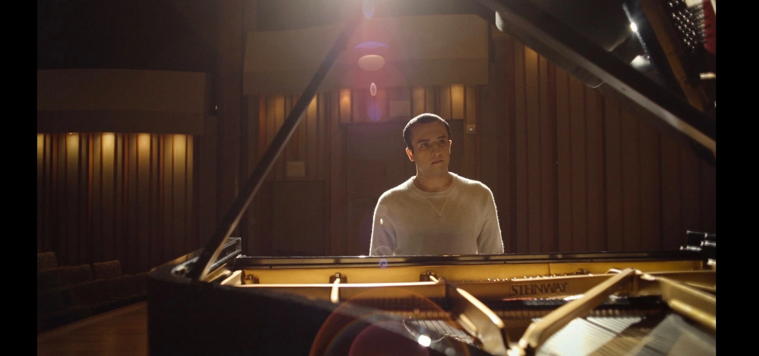 Zahir-piano-2to1-for-intro.jpg