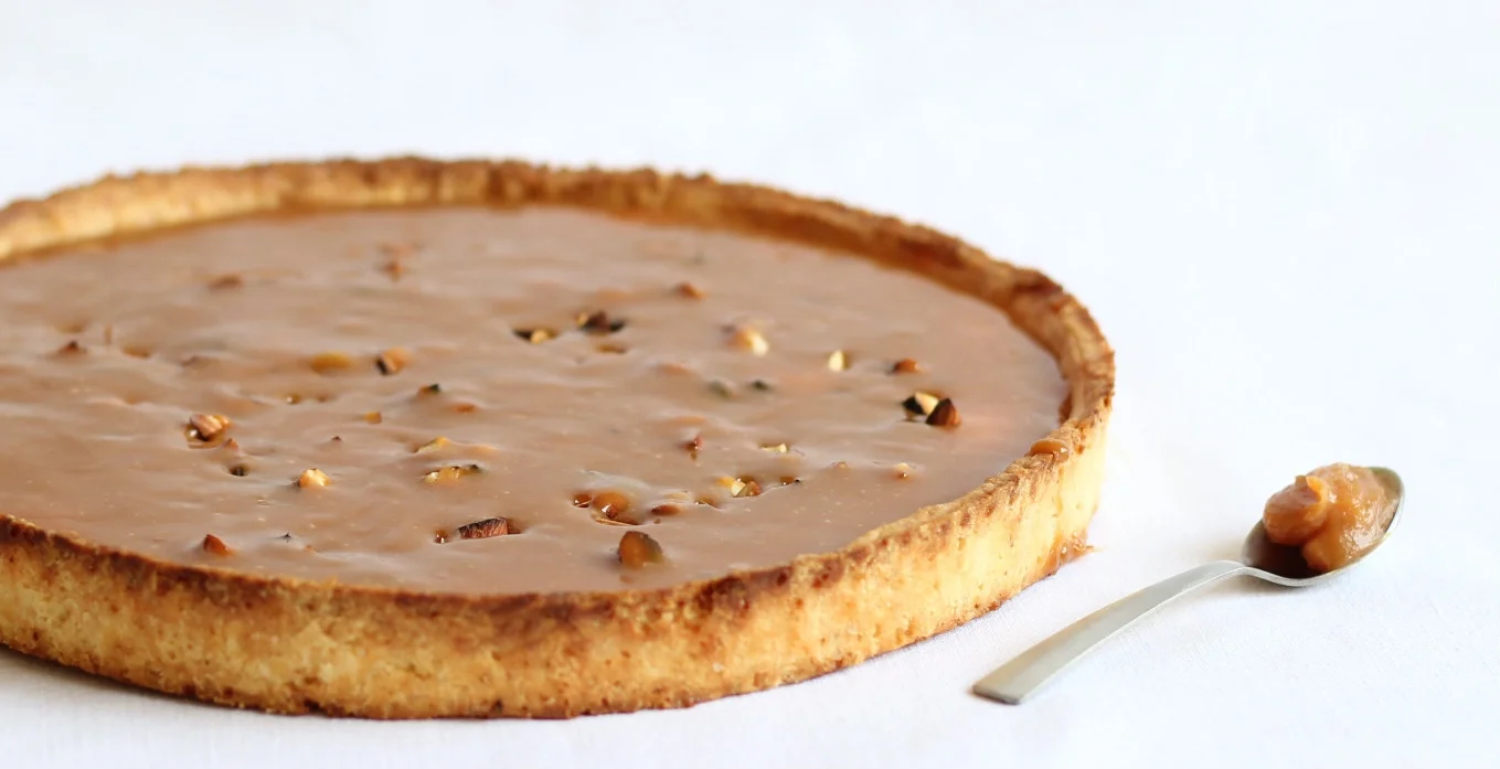 ∙ Salted caramel and crushed almonds ∙