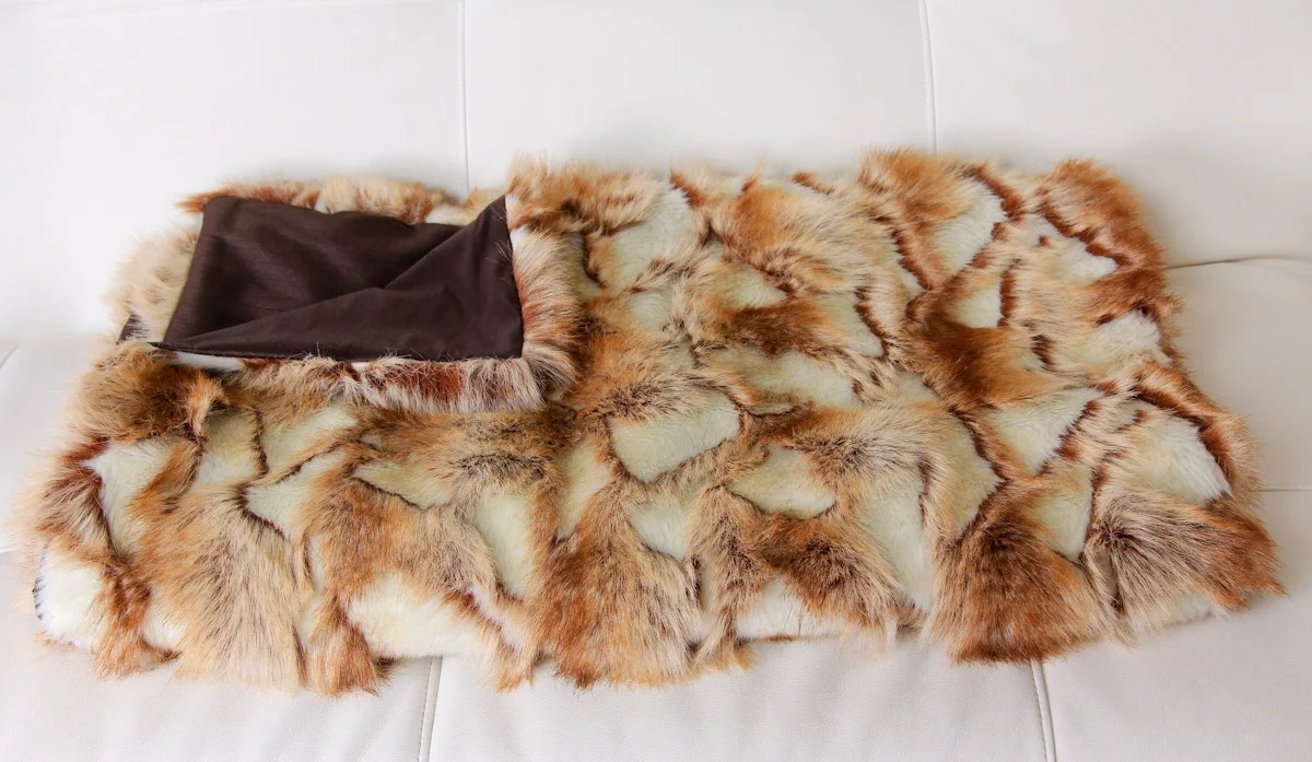 4981_sheared_fox_throw.jpeg