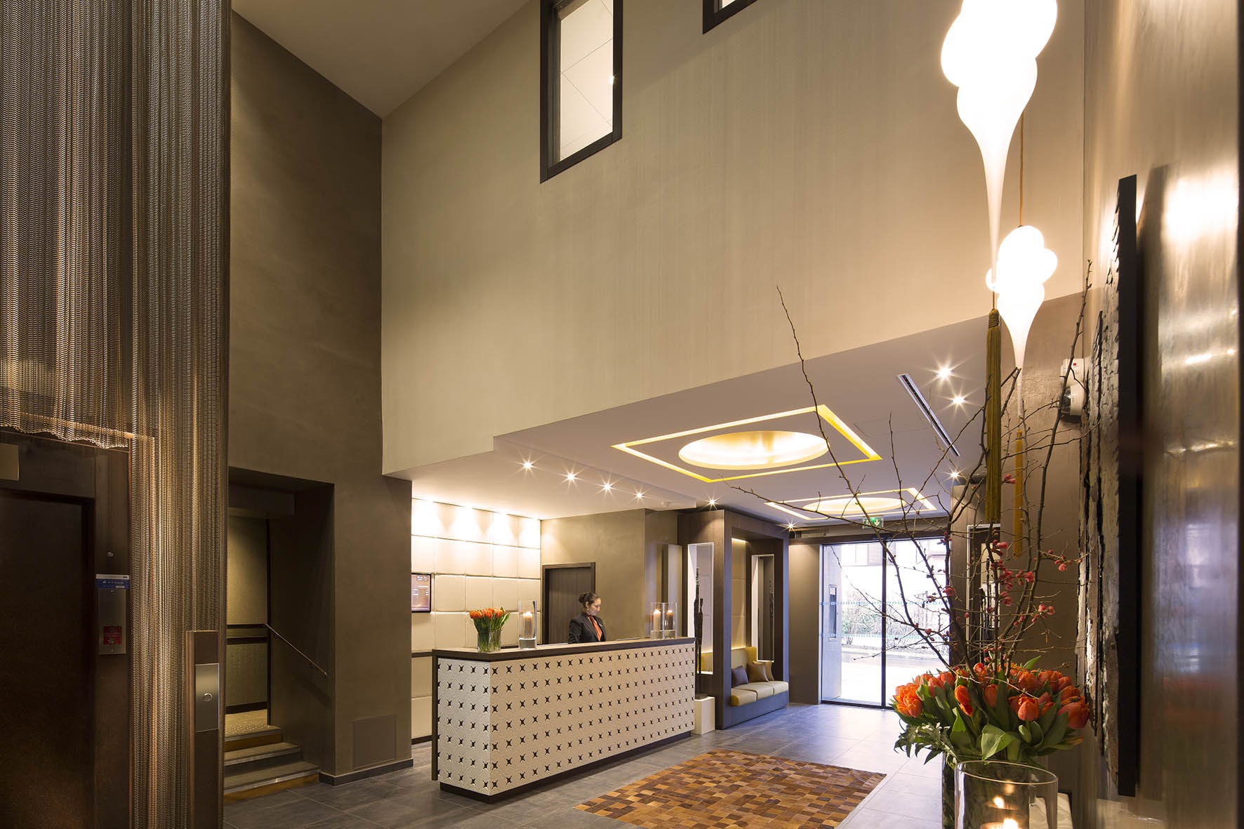 A warm welcome in the lobby area
