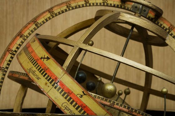 560px-Vienna_-_Armillary_sphere_-_6740.jpg
