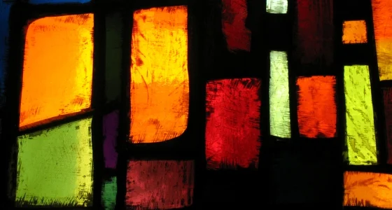 560px_stained_glass_window_file000281377593.jpg