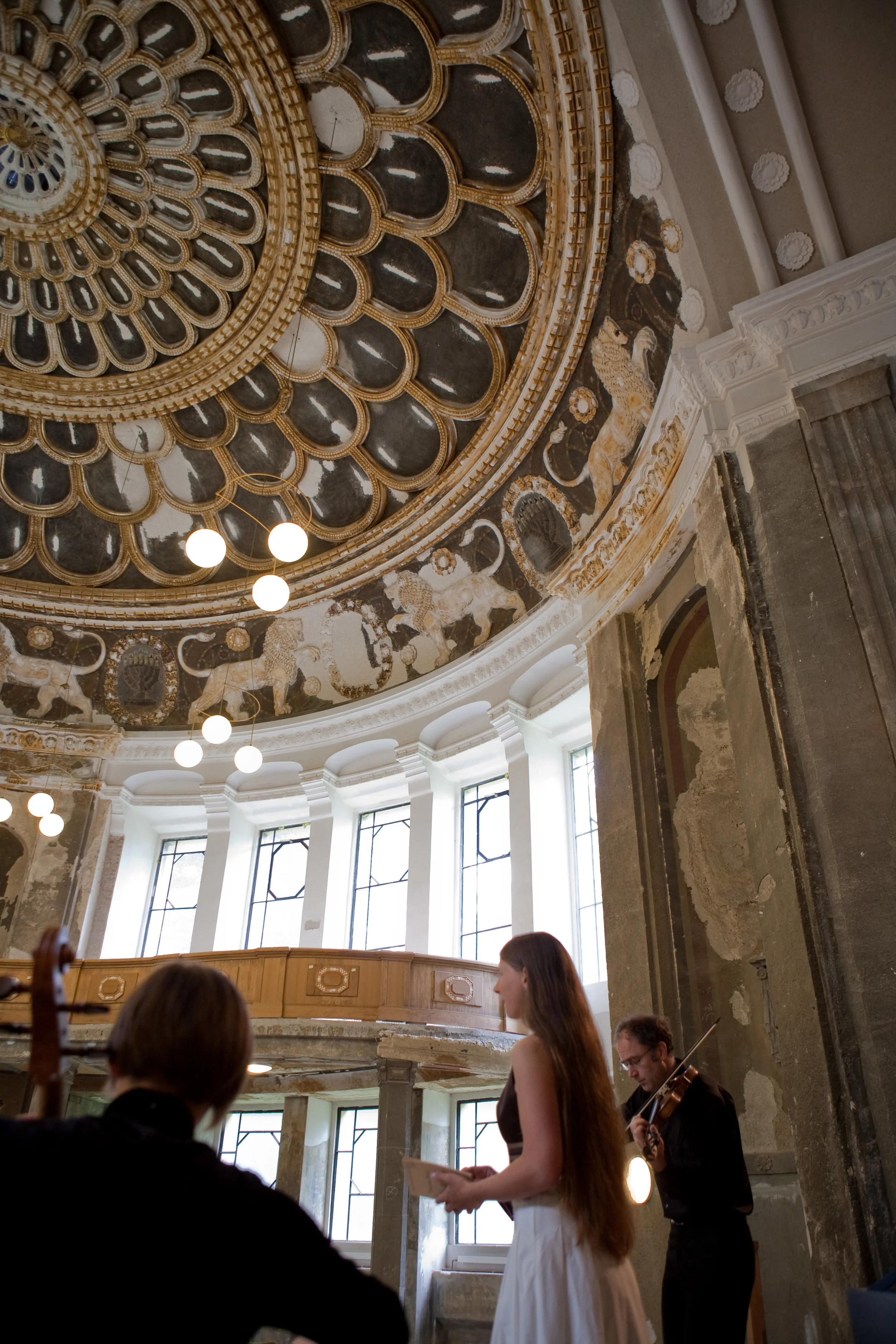 Görlitz Suse, Flo, Anna with ceiling.jpg