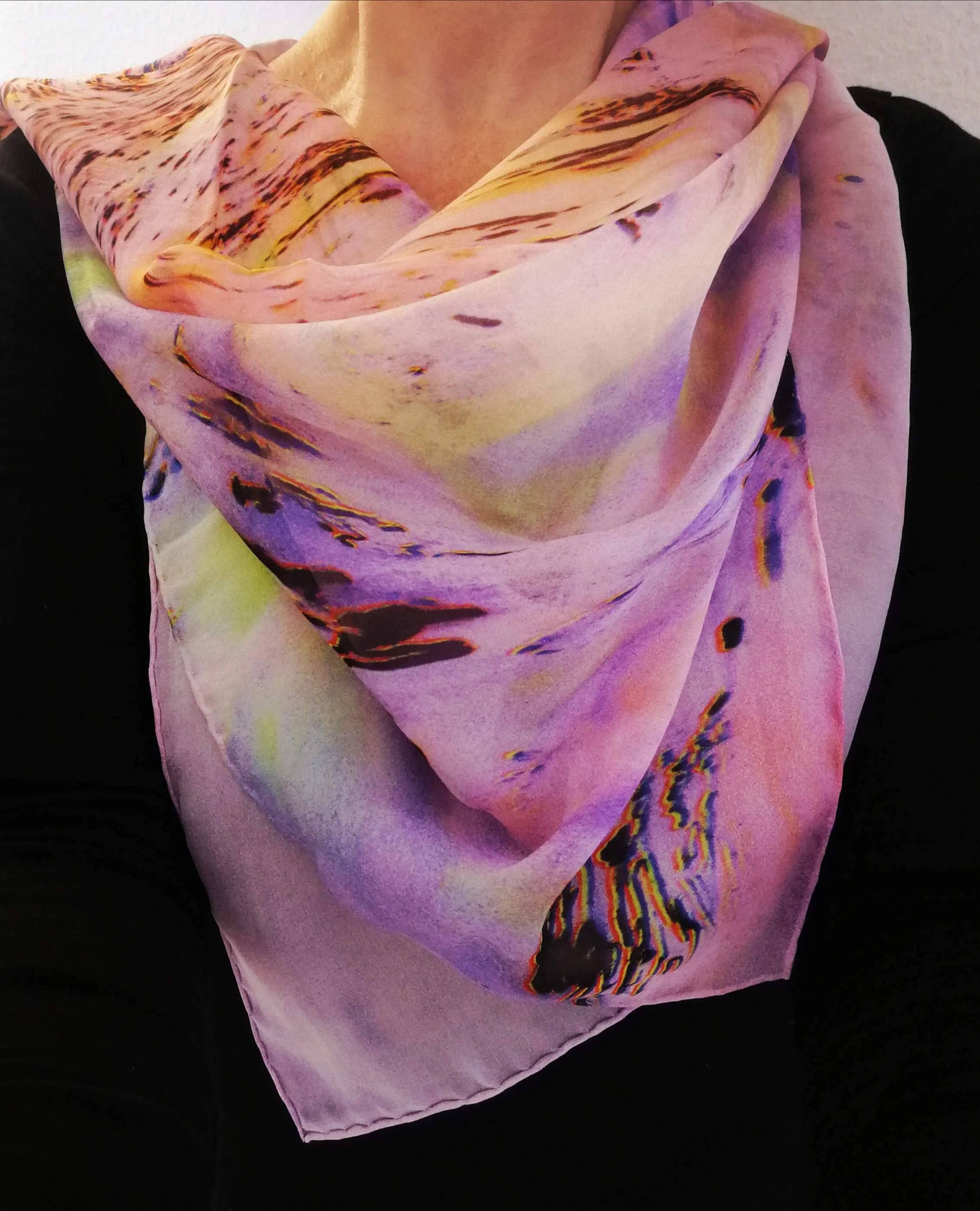 017 Swan, mauve (90x90 cm approx)
