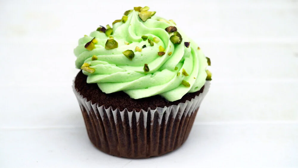 Pistacchio cupcake via Marjolein Knuit on flickr .