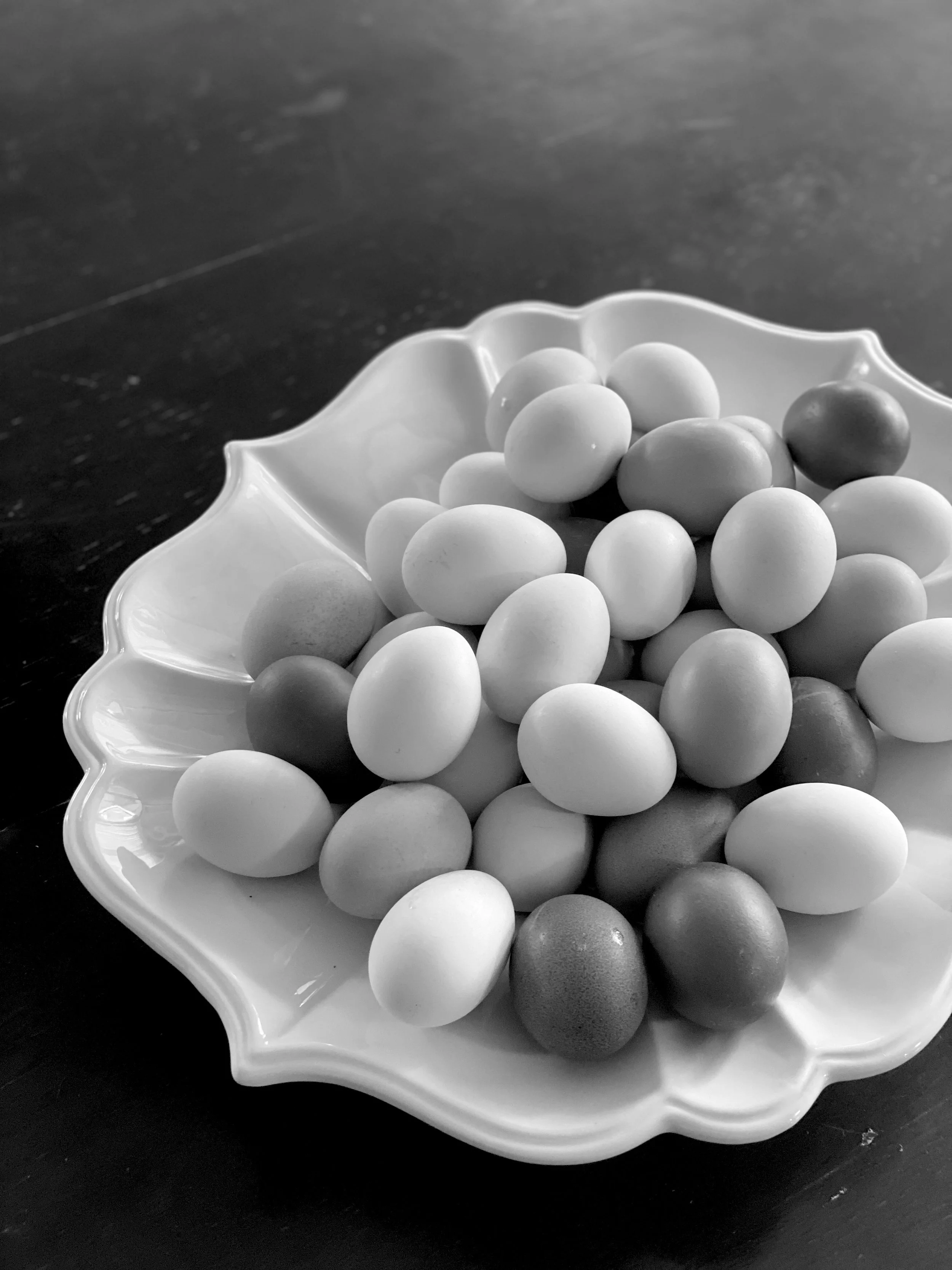 uova bianco e nero ca de memi.jpeg