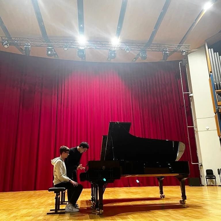 I've had the most fulfilling time this week working with talented young pianists at Conservatoire de la Ville de Luxembourg.🎹 What a pleasure to be working with them in their beautiful concert hall! Huge thanks to my dear friend Professor @chialee31