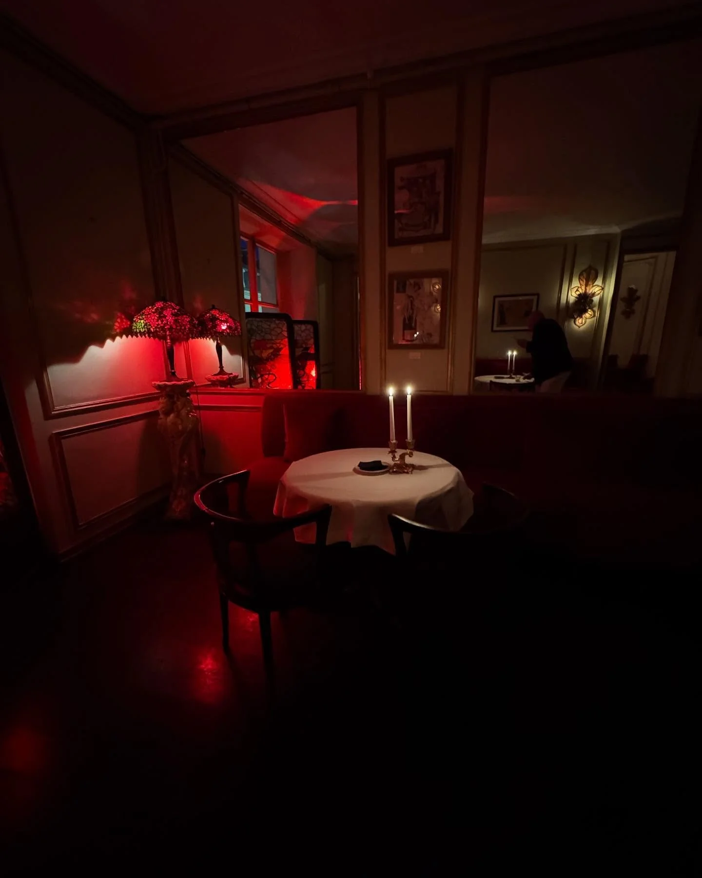 Iconic Parisian setting &hearts;️
#latergram 
Thank you Maxim&rsquo;s and the whole team for a divine night celebrating a special birthday last weekend 💎
Special mention for the fabulous cocktails inspired from the cities I have lived in : Buenos Ai