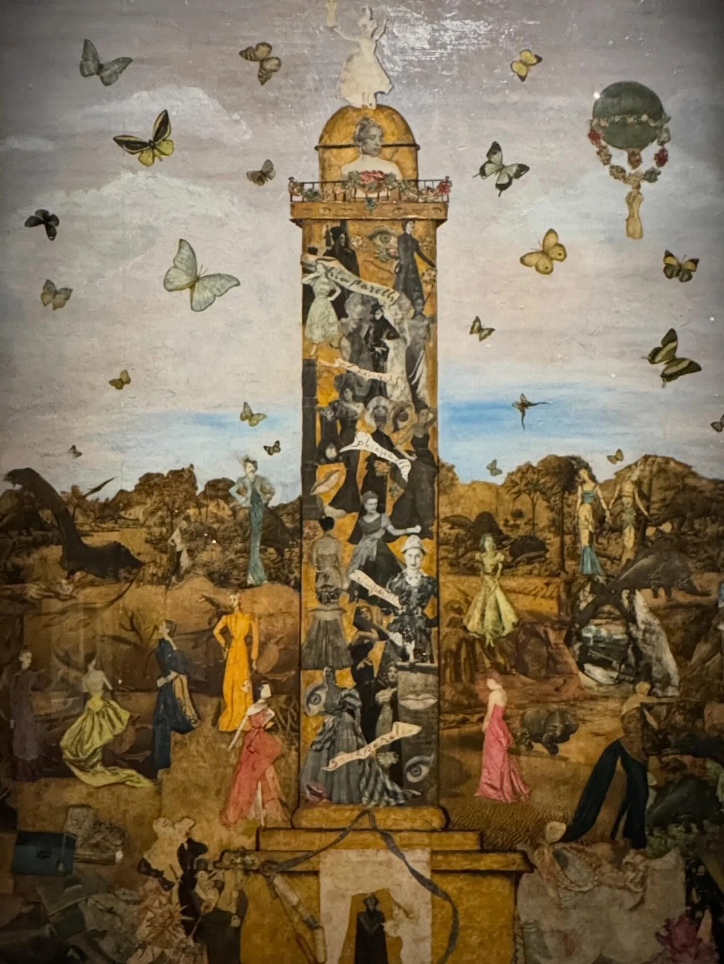 Elsa&rsquo;s world 🌟🦞💛 @schiaparelli @danielroseberry @vamuseum @lucienpages @lucienpagescommunication