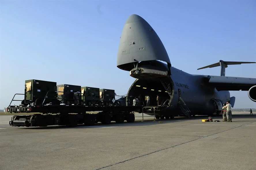Airmen unload generators off of a U.S. Air Force C-5M Super Galaxy July 22, 2016, at Incirlik Air Base, Turkey. Due to an extended loss of commercial power to the base, supplies, including food, water and fuel had to be delivered to maintain operations. Photo: U.S. Air Force