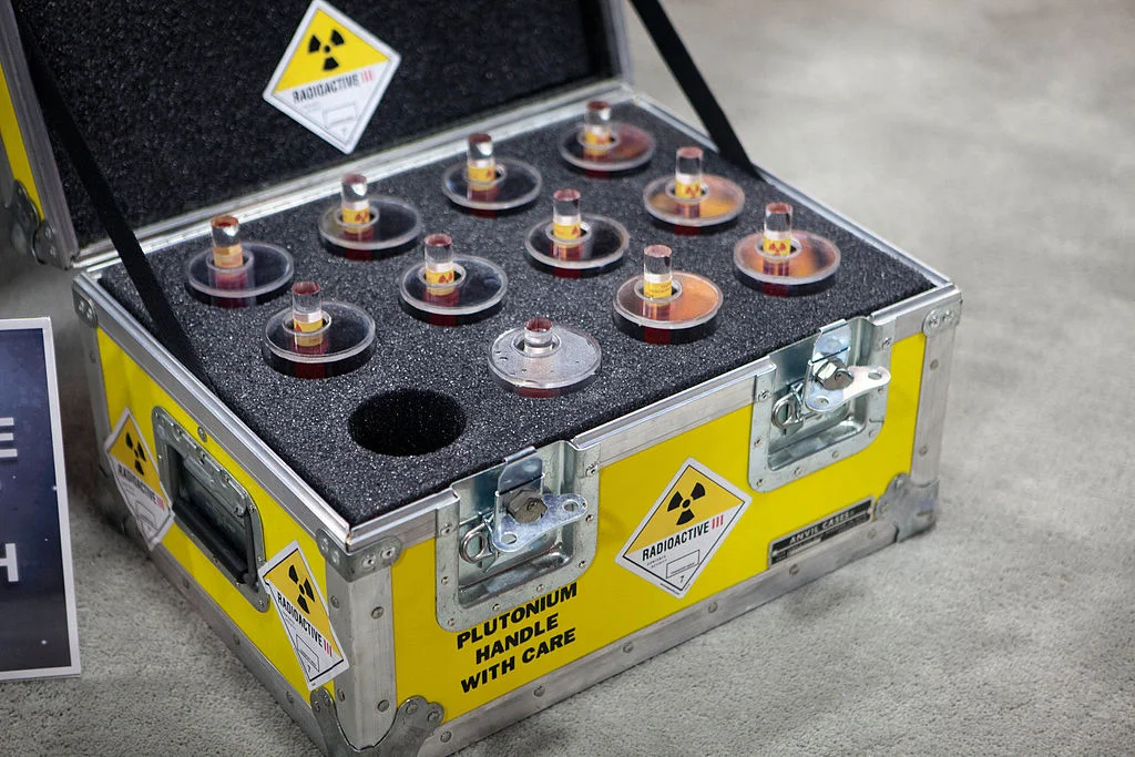 Back_to_the_Future_Part_1_-_Plutonium_Case_(5963124603).jpg