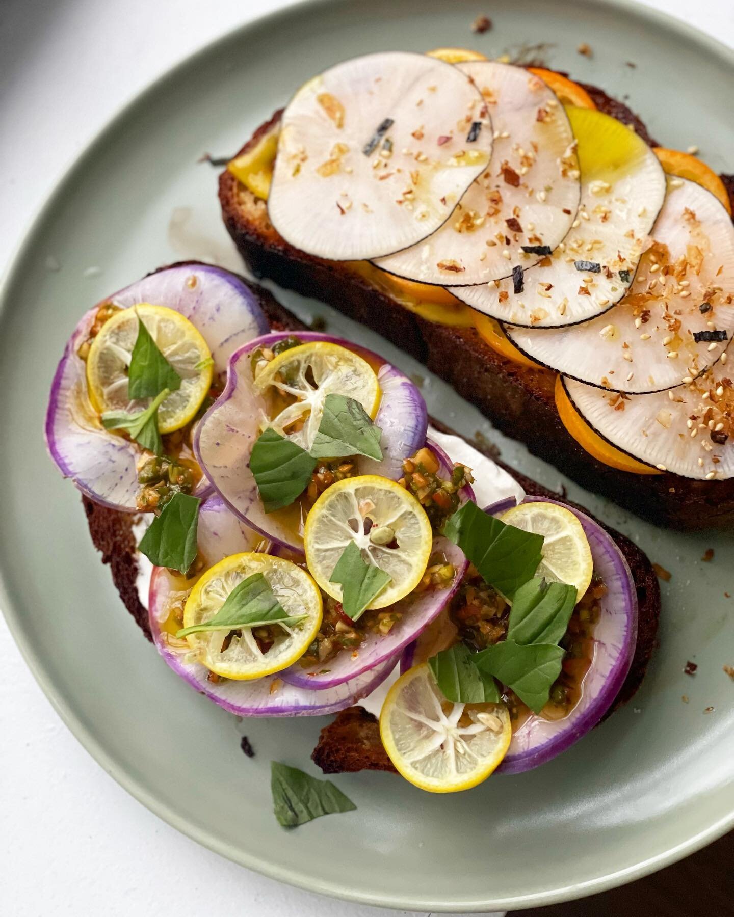 #INTHEKUSINA ~ testing out toast recipes using @saraghinabakery whole wheat miche + produce from @natoora~