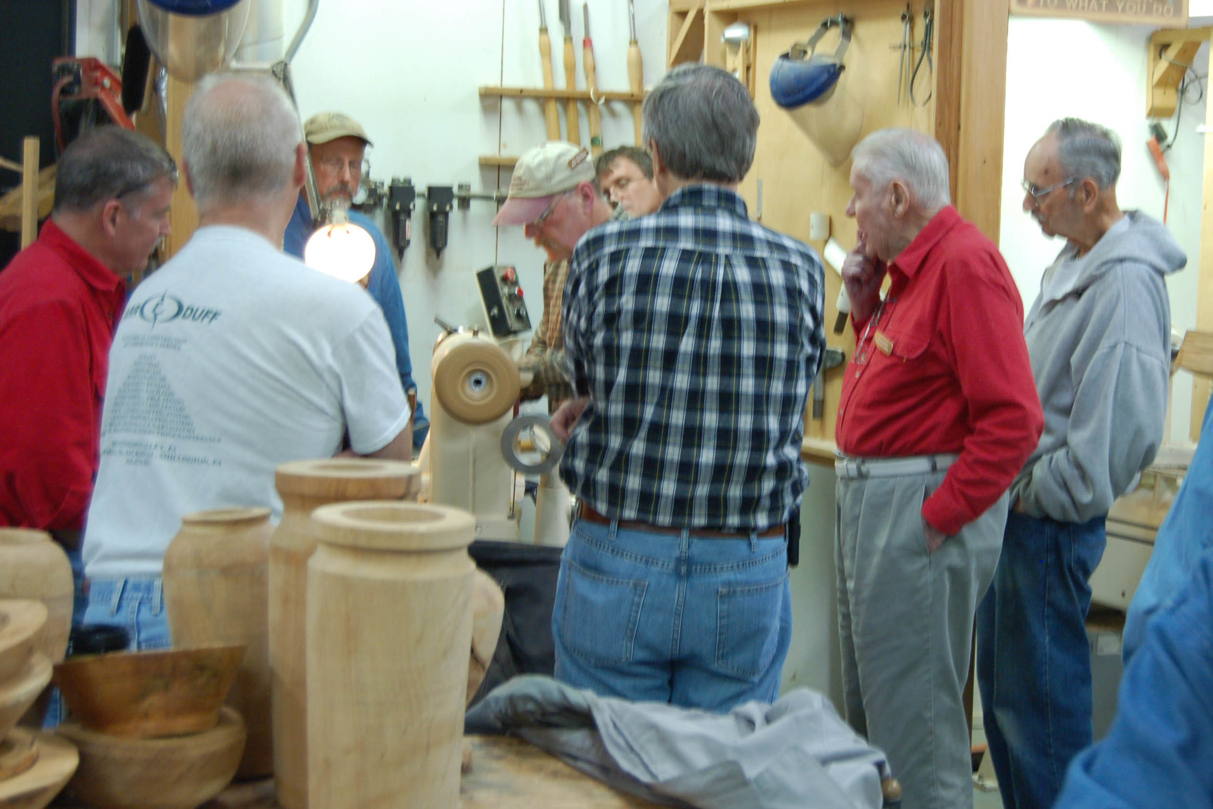  A big crowd gathers to learn some tips and tricks. 