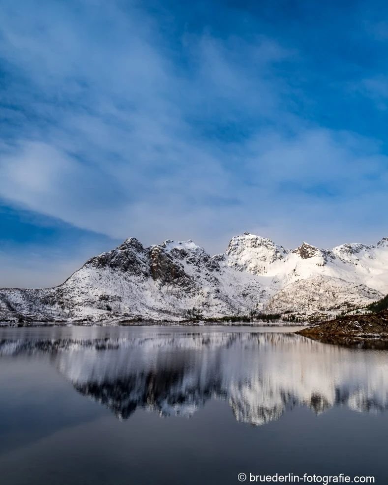 #norwaynature ##norway🇳🇴 #lofotenhighlights #mountains #landscape #fjordlandscape ##fjordnorway #snow ##snowandice #mirroring