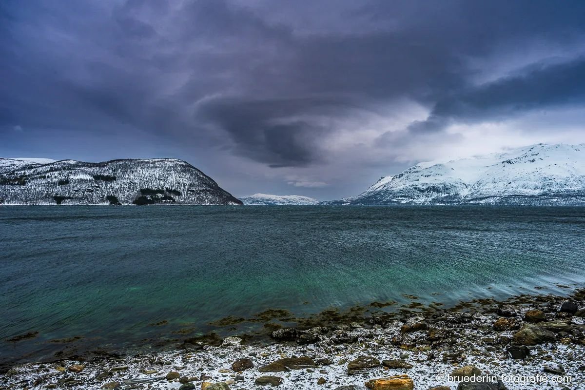 @visit_lofoten #norwaynature #norway # fjordlandscape #mountains #beach #rocks #cloudpower #lenticulariscloud #mystic #cloudscape #powerful #snowandice