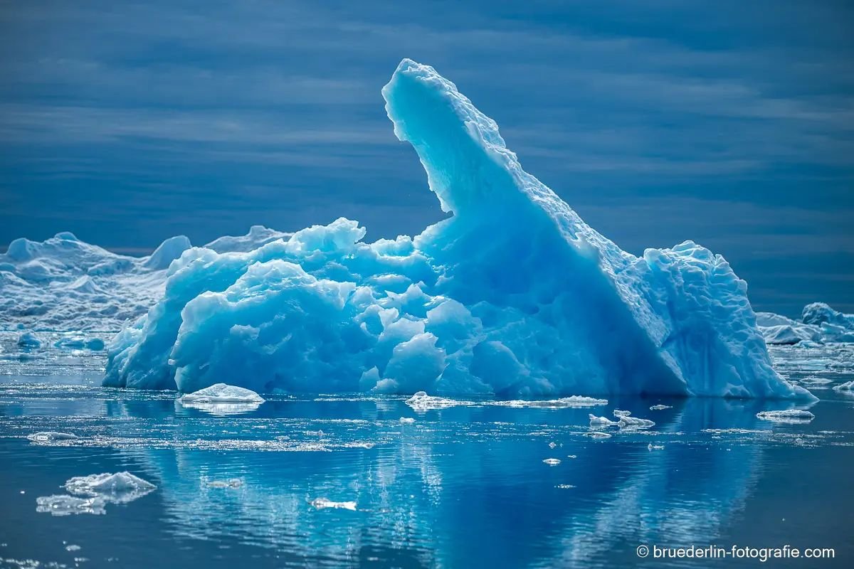 #eastgreenland #greenland #sermilikfjord #iceworld #icesculpture #mightynature #lonlyness #friendlypeople #landscapephotography #colors #blueandwhite #visiteastgreenland