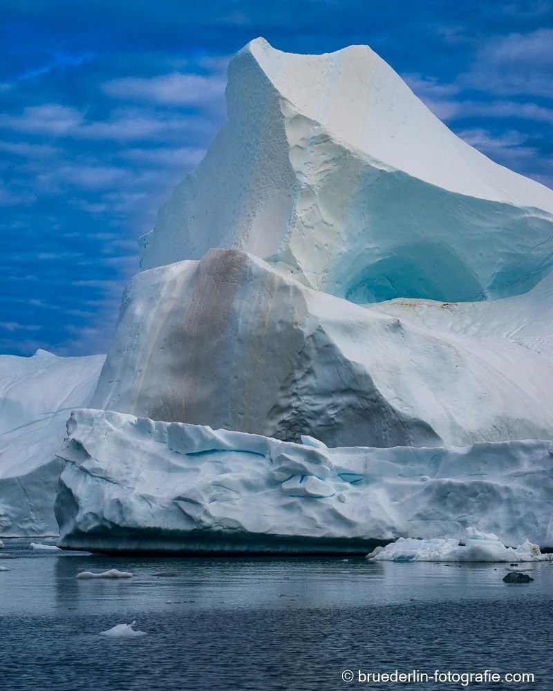 #eastgreenland #greenland #tasiilaqgreenland #icesculpture #iceworld #colorpower #landscape_lovers #naturedetails #naturephotography #bluecolor #greencolor