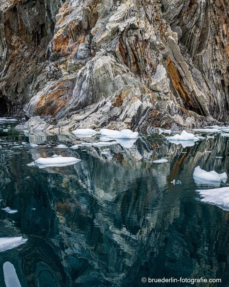 #greenland #eastgreenland #sermilikfjord #icefjord #icefjordgreenland #mirroring #amazinglandscape #ice #icesculpture #iceworld #naturedetails #silence