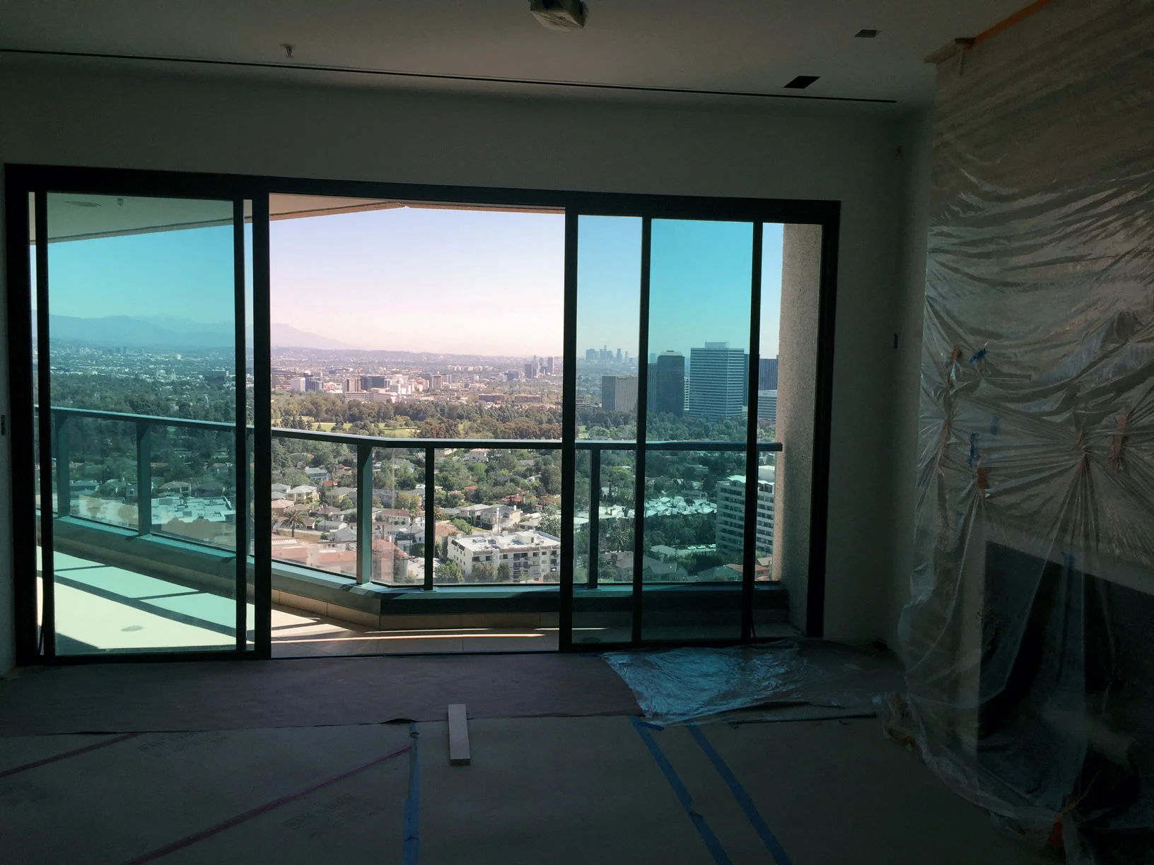 4,000 sq ft Luxury High Rise