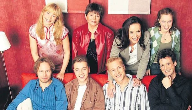 Käenpesä MTV3 2003-2004 1. tuotantokausi, 40 x 43min Pääkirjoittaja Tuotanto: Helsinki -filmi (käsikirjoitukset)/ Zodiak Television