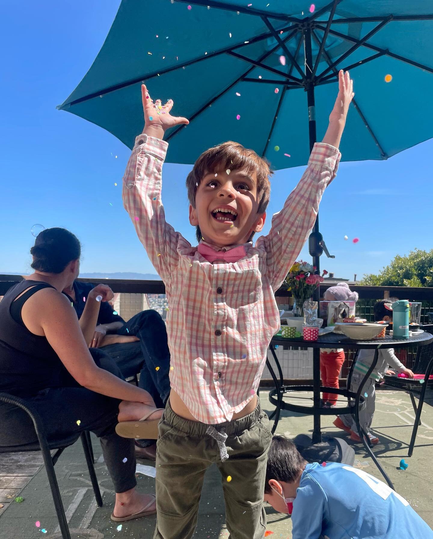 🐰Had ourselves an Eagle House Easter party with friends &mdash; egg hunting in the back garden and so much sunshine and pastries and cascarones and smiles 🎊