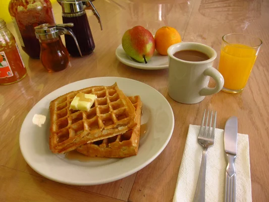 Start your day with breakfast in the kitchen served between 7am – 11am daily! And did we mention we always have freshly made waffles? A selection of breads, pastries, cereals, seasonal fruits as well as tea, juice and coffee are also available.