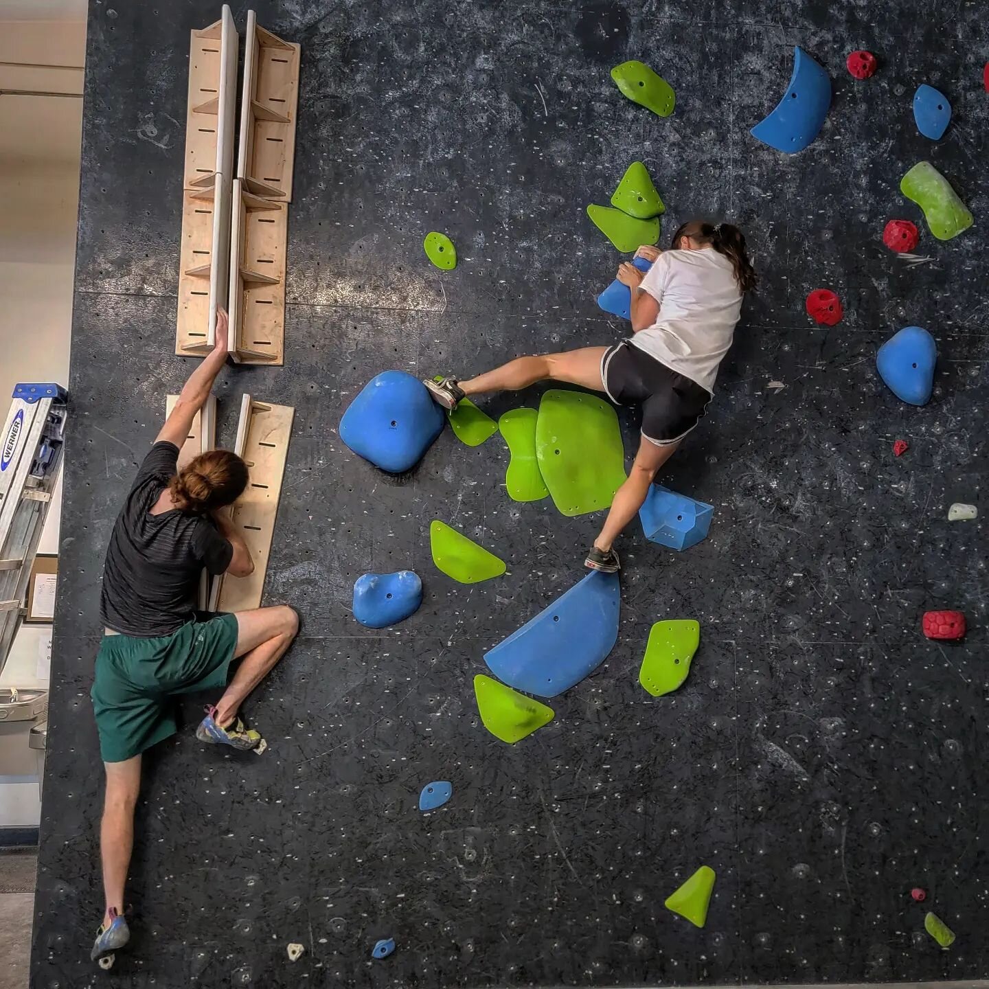 All new routes getting set today on the 0* wall! Good stuff coming! 👍 

#shastarockclub #shasta #redding #norcal #reddingyouth #visitredding #rockclimbing #climbers #routeset #newroute #bouldering #bouldergym