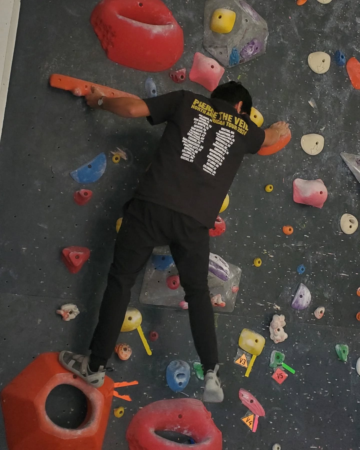 Did you know we have a $1 day pass special coming up? Not only that, we're giving away a free 1 month membership! To enter to win, you just need to buy a day pass. That's it! Happening May 22nd from 2pm-9pm. See you then! 

#reddingclimbing #norcalcl