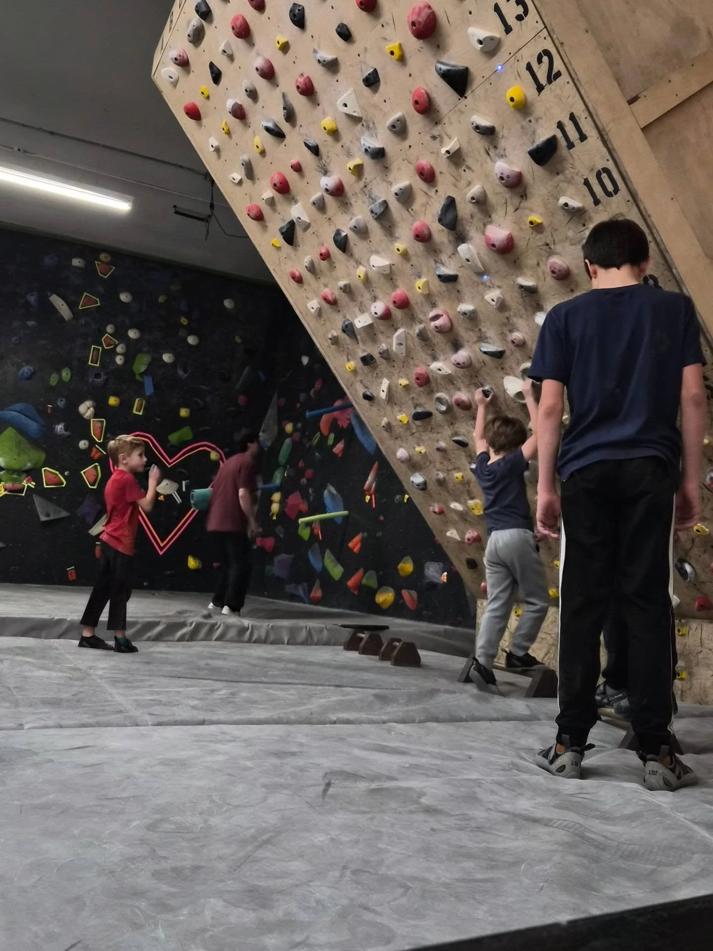Hey parents, it's cold outdoors! 🥶 But that doesn't mean your kids have to do nothing all day. We have our spring classes going on which let's kids climb, socialize, and build their confidence through an in-depth class that tracks progress and helps