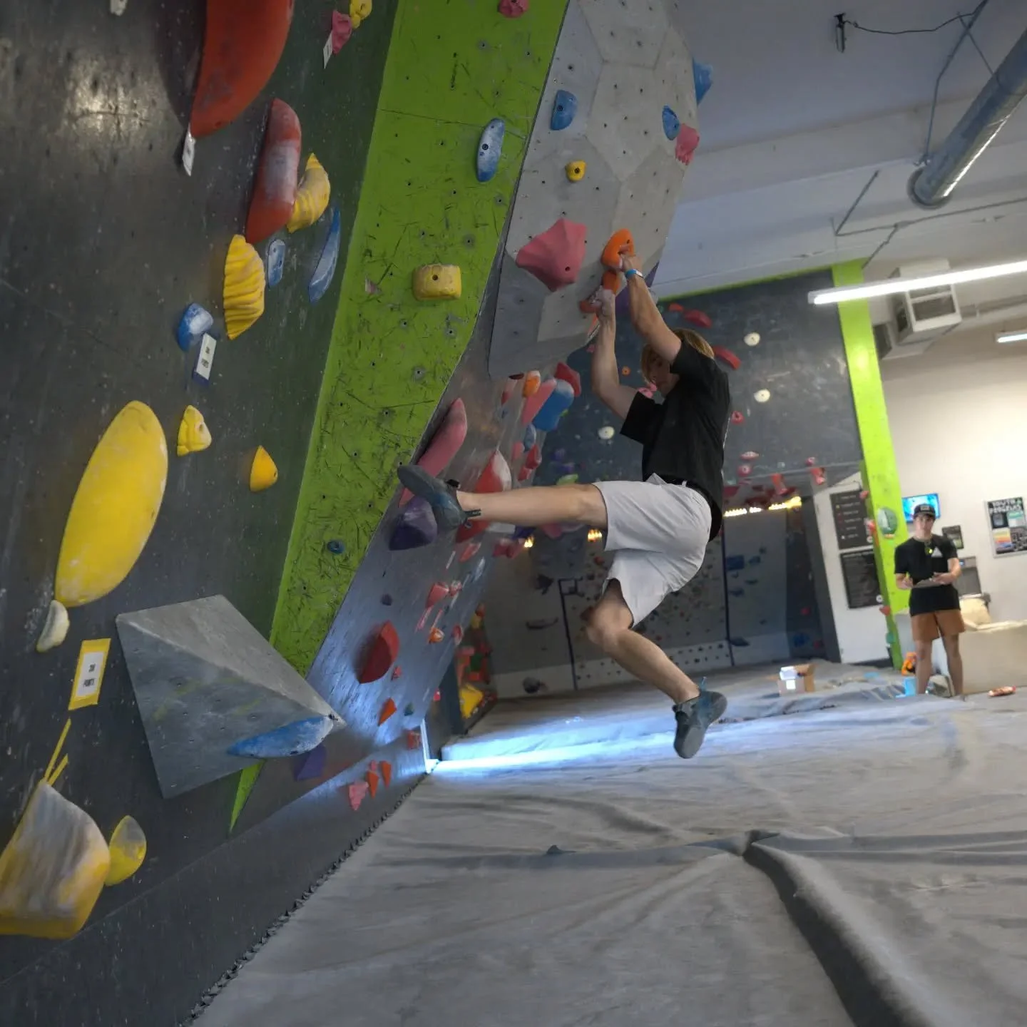 Attention all members ‼️ We're offering you to bring unlimited guests for only $1. Bring your friends, your family, and whoever else you want to climb. Also, these guests will be entered into a free Summer Membership Raffle. That means 3 months of cl