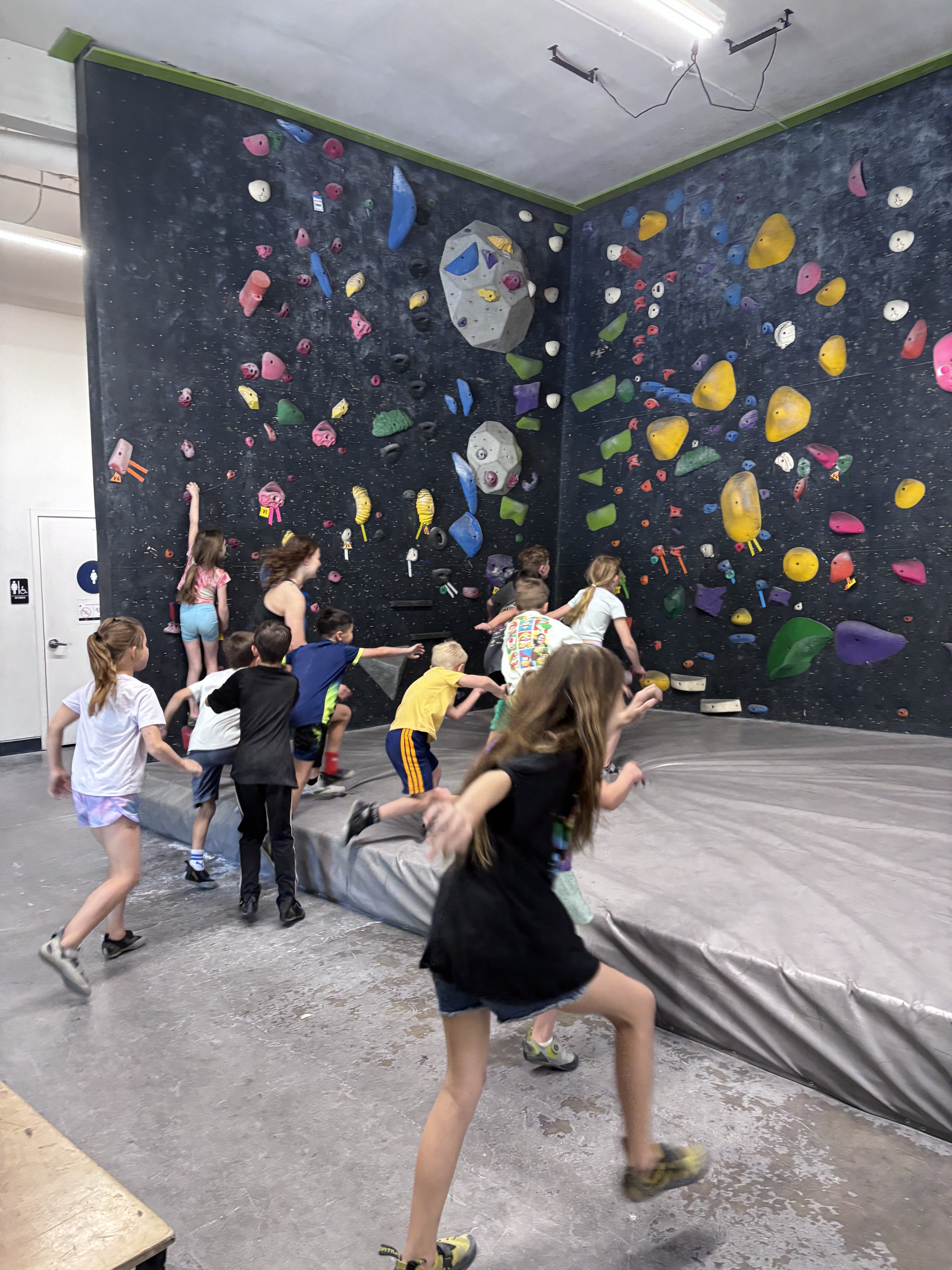 winter_youth_climbing_camp_at_reddings_rock_climbing_gym