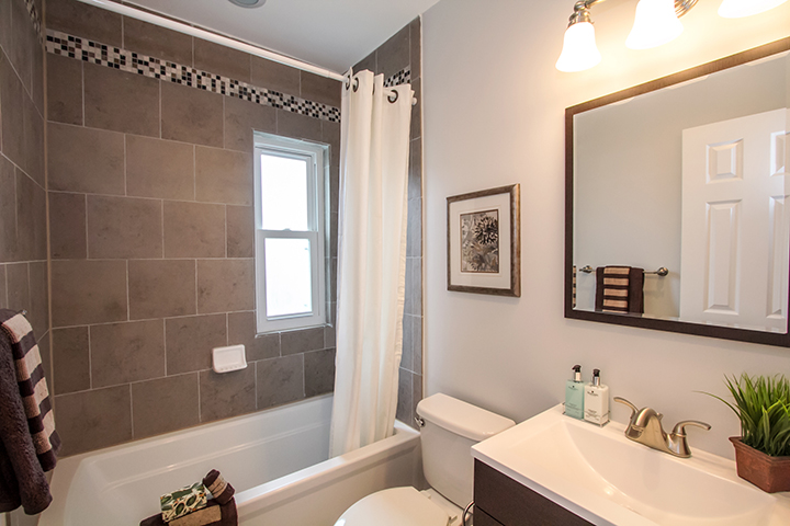 400Farragut-guest-bath.jpg