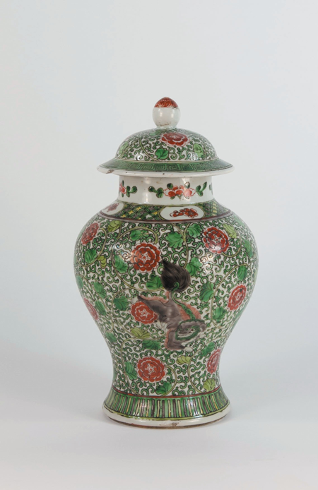 QIANLONG-FAMILLE-VERTE-VASE-AND-LID-.png