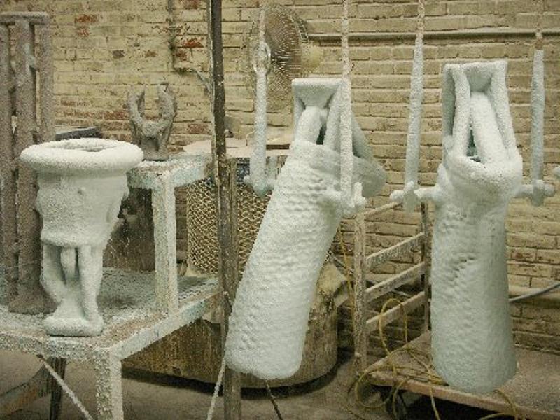  Ceramic molds are made on the wax models. 